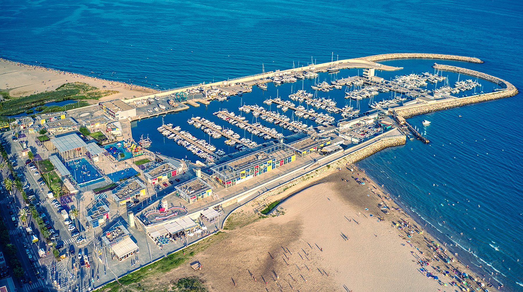 Vista aérea del puerto y varadero de Segur de Calafell