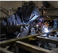 Trabajo de soldadura y metalistería náutica